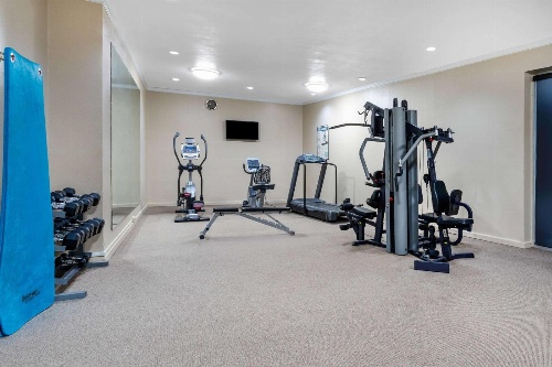 Days Inn & Suites by Wyndham Clovis image 1