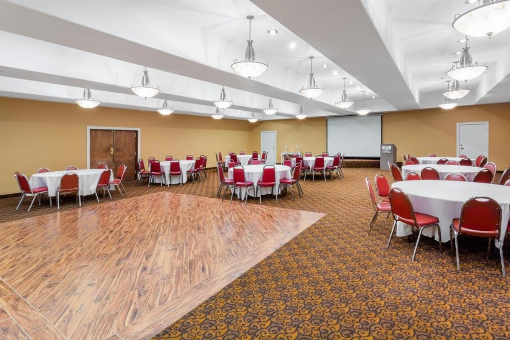 Days Inn & Suites by Wyndham Clovis Image 10