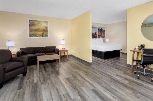 Days Inn & Suites by Wyndham Clovis image 13