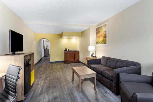Days Inn & Suites by Wyndham Clovis image 15