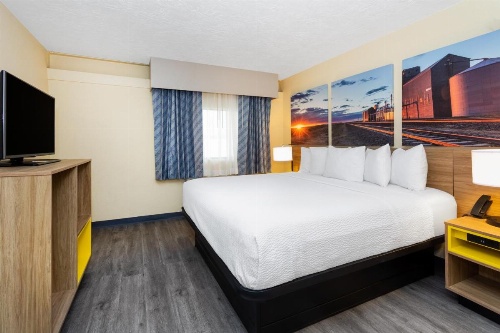 Days Inn & Suites by Wyndham Clovis image 17