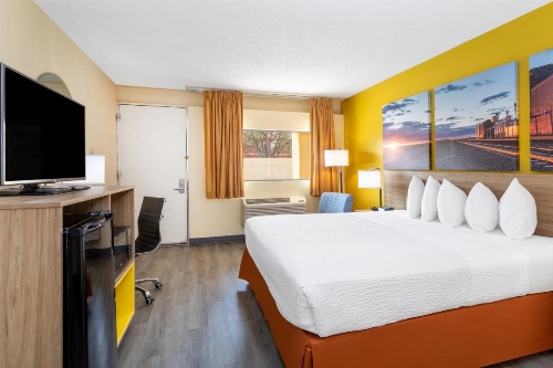 Days Inn & Suites by Wyndham Clovis image 24
