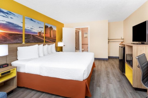 Days Inn & Suites by Wyndham Clovis image 25