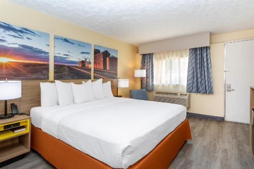 Days Inn & Suites by Wyndham Clovis image 28