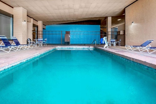 Days Inn & Suites by Wyndham Clovis image 3