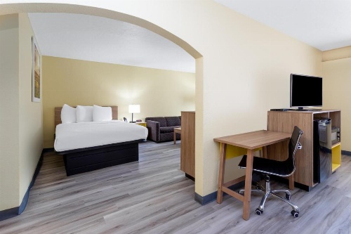 Days Inn & Suites by Wyndham Clovis image 32