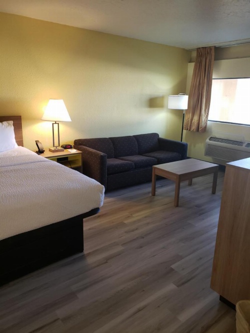 Days Inn & Suites by Wyndham Clovis image 42